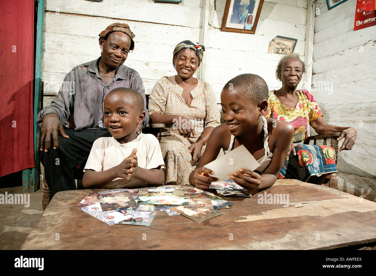 Petits Enfants Petits Enfants Grands Parents Banque De Photographies Et