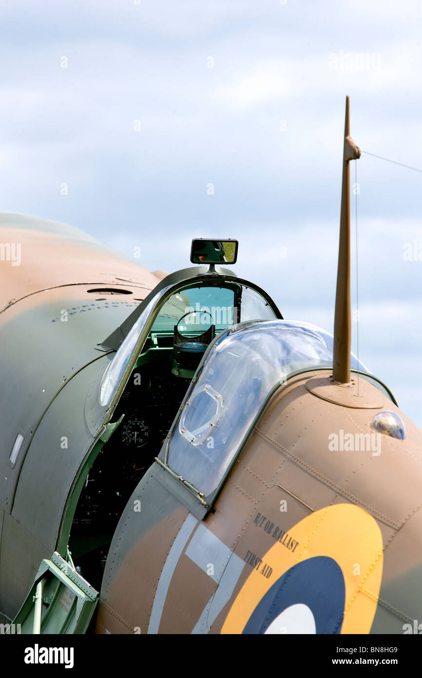 Close Up Du Cockpit D Un Spitfire De La Seconde Guerre Mondiale Deux