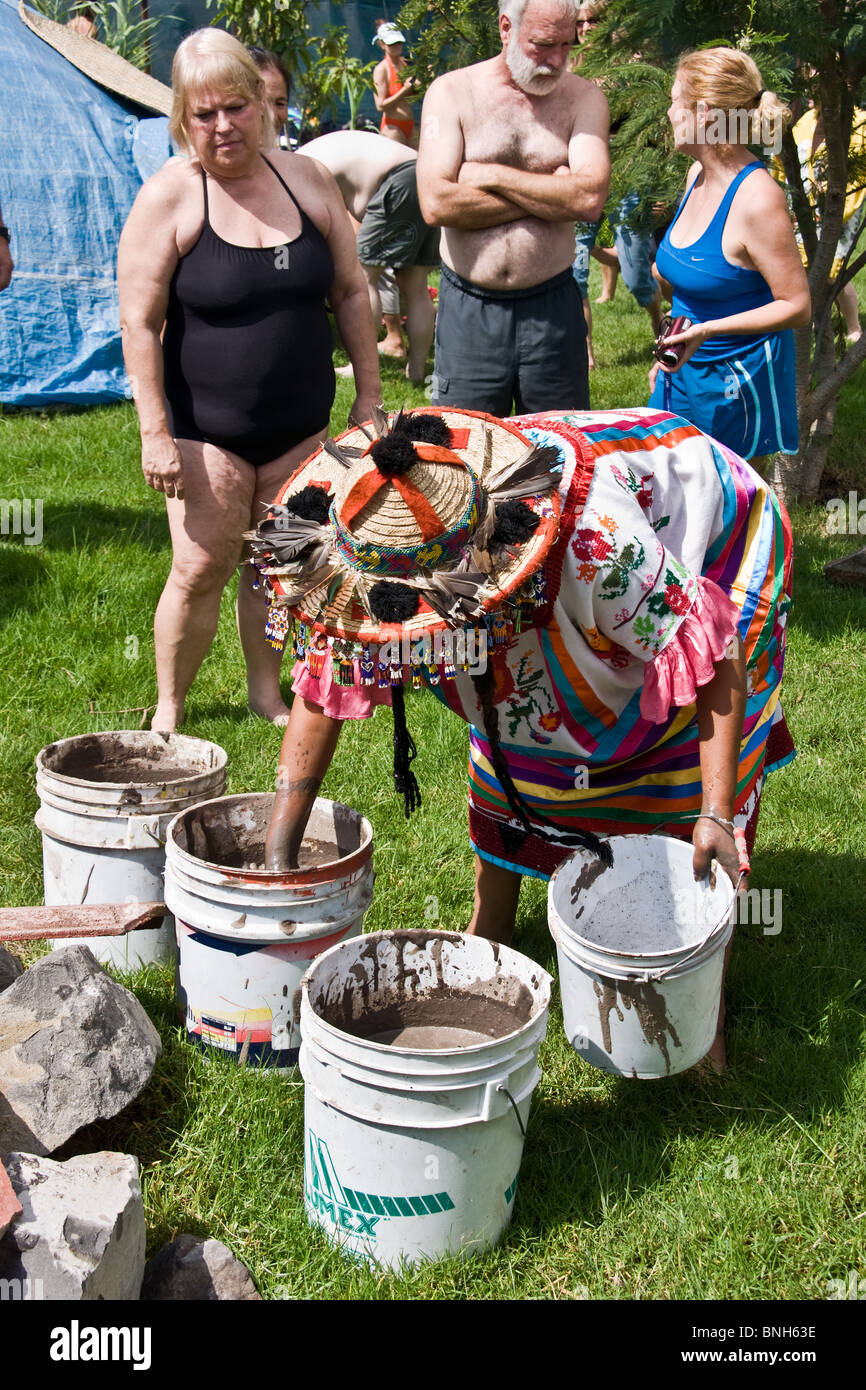 Hutte De Sudation Temazcal Banque D Image Et Photos Alamy