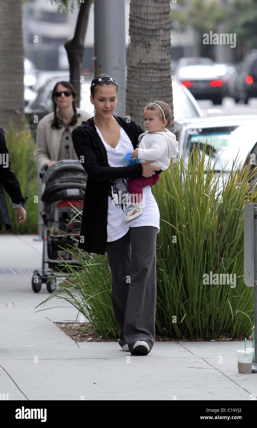 Jessica Alba et sa fille Honor Marie après avoir déjeuner à Nate et Al