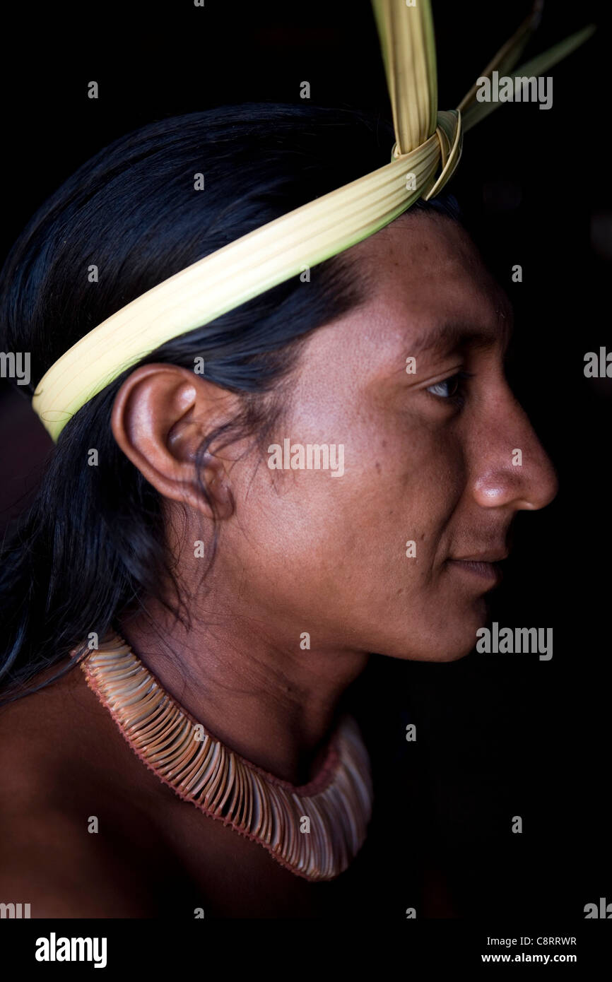 Xingu indians in amazone Banque de photographies et dimages à haute