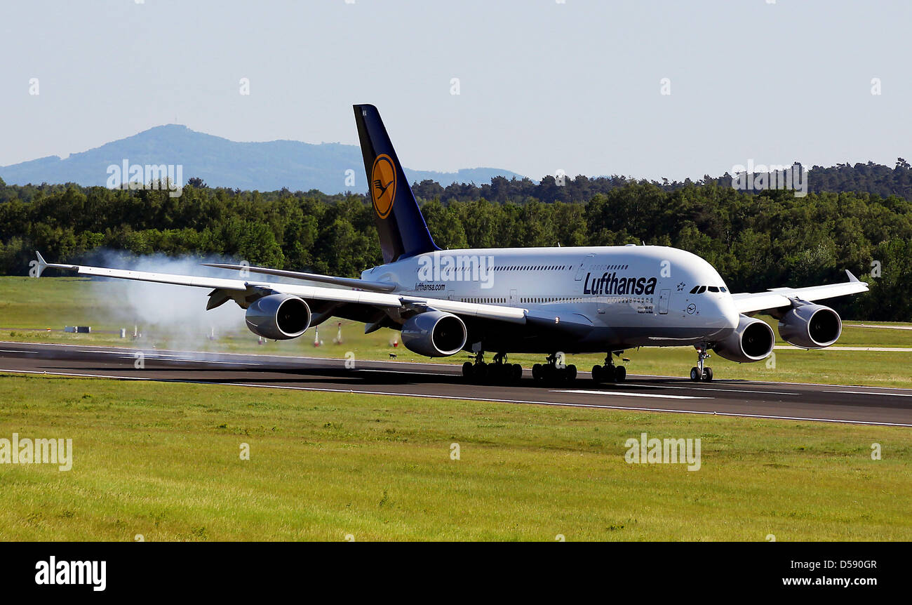 L Airbus A380 Frankfurt Am Main De Transporteur Allemand Lufthansa