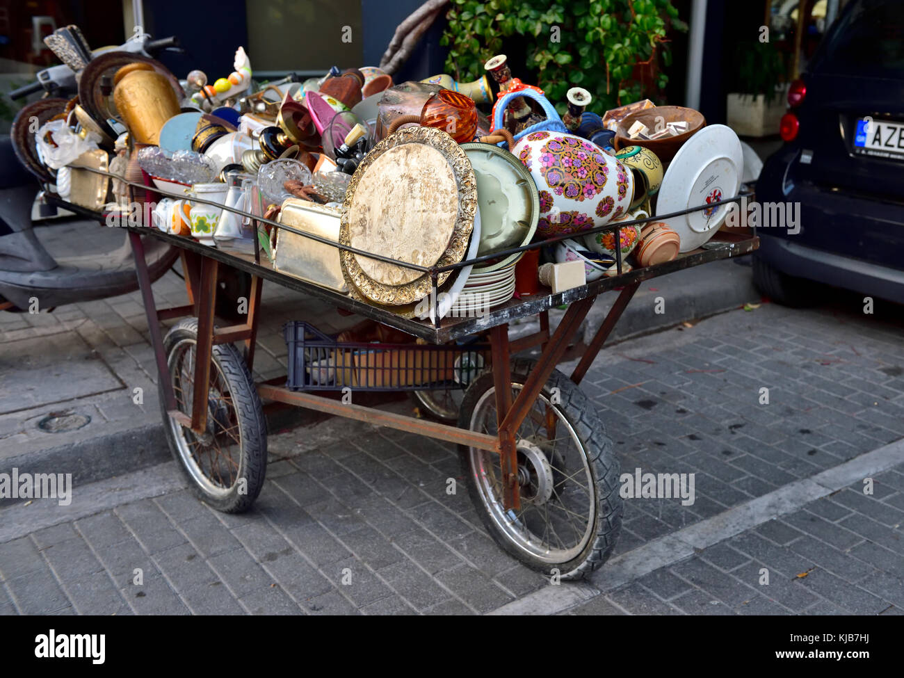 March De Rue Avec Bric A Brac Antiquit S Et Objets De Collection Dans