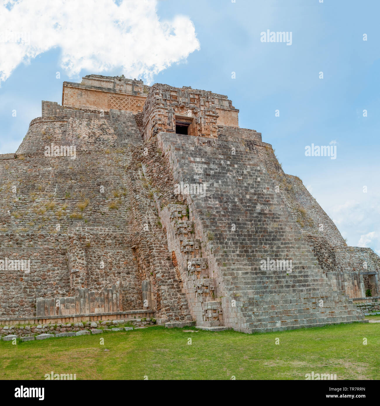 Grande Pyramide Maya D Ek Balam Dans La P Ninsule Du Yucatan Avec Son