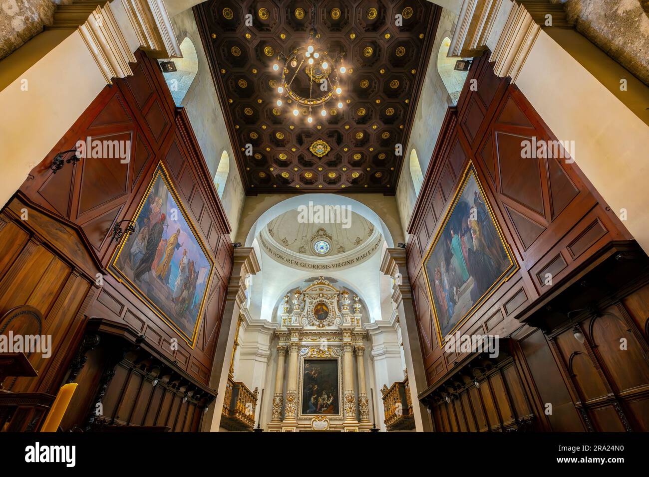 La Navata Centrale Del Duomo Di Siracusa Formalmente Cattedrale