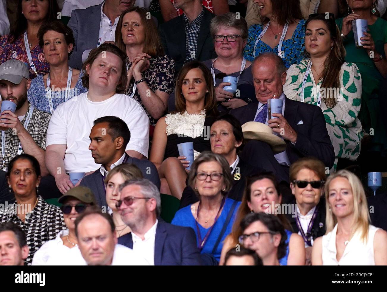 Lewis Capaldi Ed Emma Watson Al Centro Assistono Alla Finale