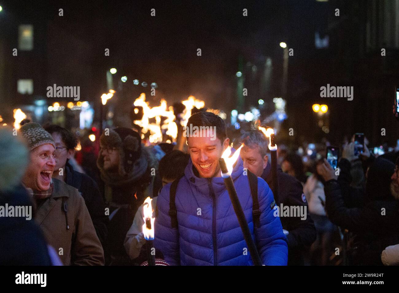 Edimburgo Regno Unito Dicembre Torchlight Procession Torna