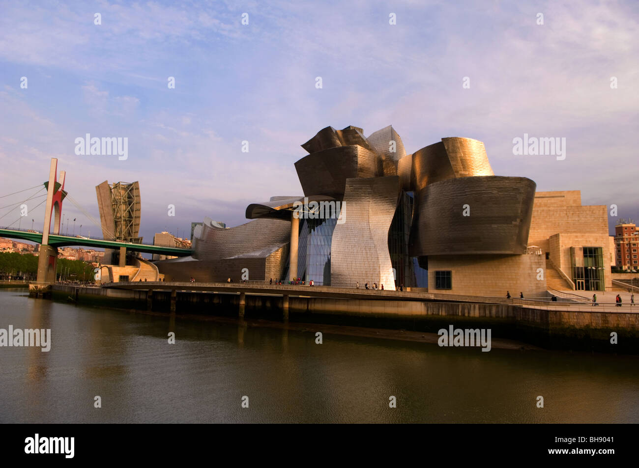 Il Guggenheim Il Museo Di Arte Moderna Dall Architetto Frank Gehry