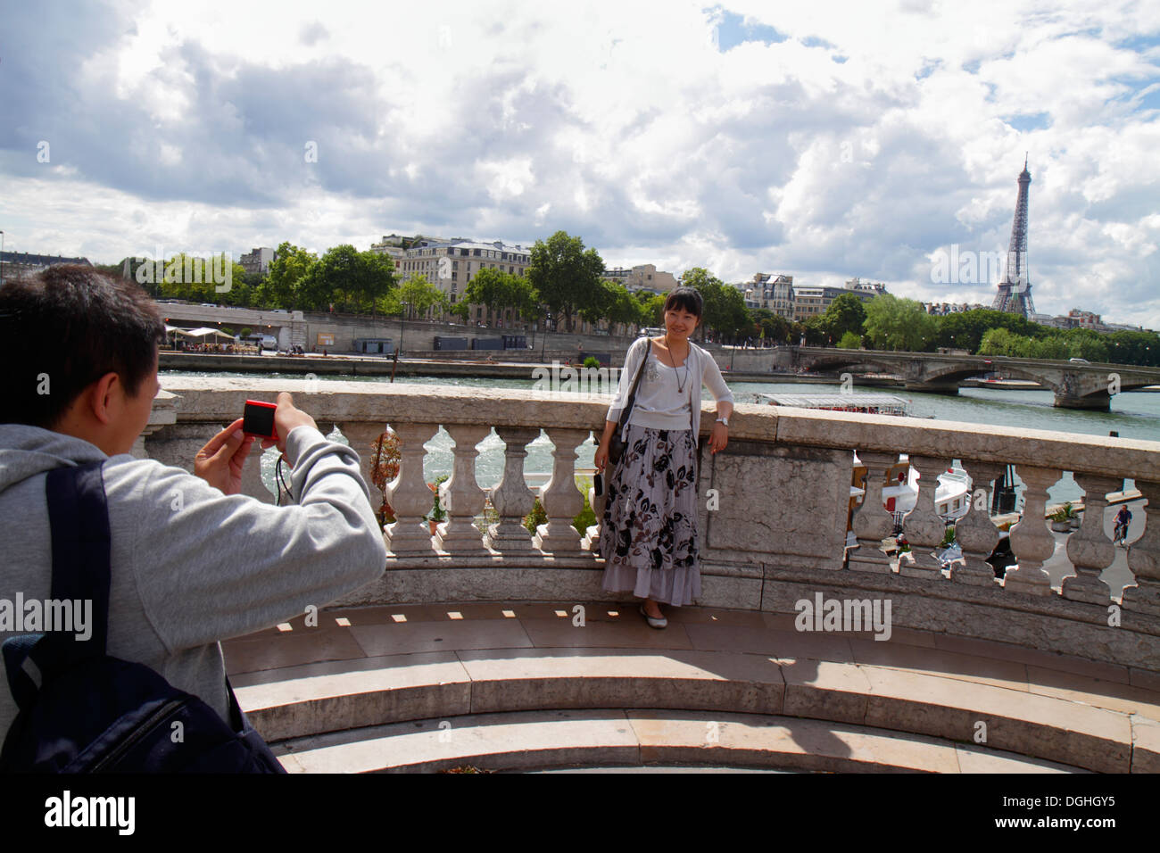 Pont Alexandre Iii E Torre Eiffel Immagini E Fotografie Stock Ad Alta