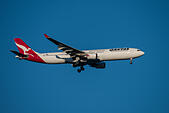 qantas-airbus-a-330-on-final-approach-to