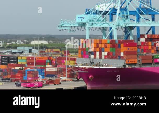 Loading container ship in port of Savannah, Georgia. Freight containers ...