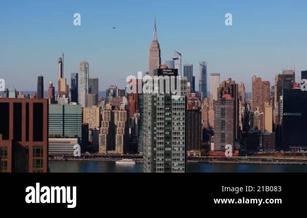 Views of New York City skyline reveal the East River, iconic Manhattan ...