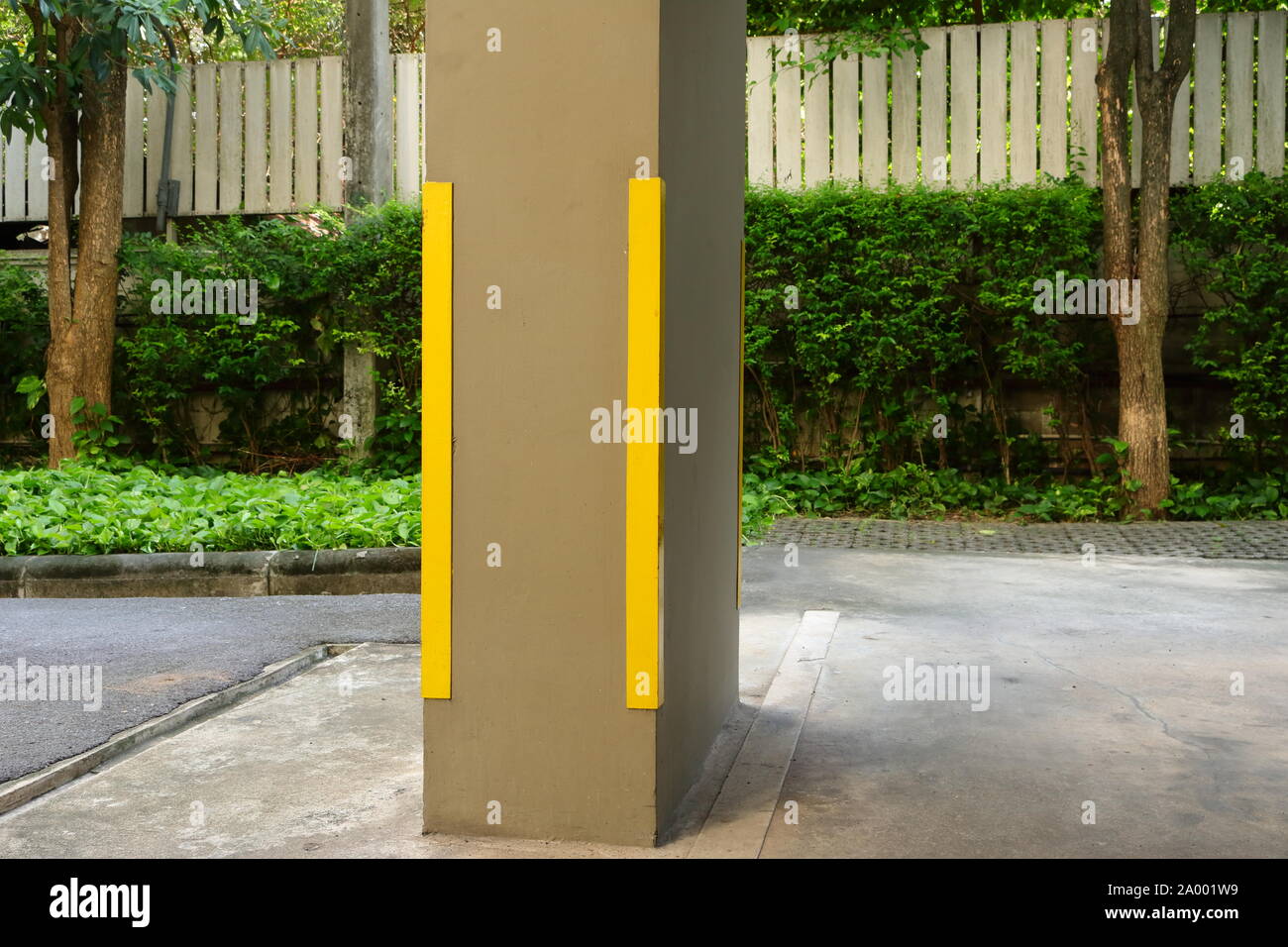 Corner guard or column protector made from stainless steels attached to  concrete column in parking lot. This can reduce damages cause by car impact  Stock Photo - Alamy