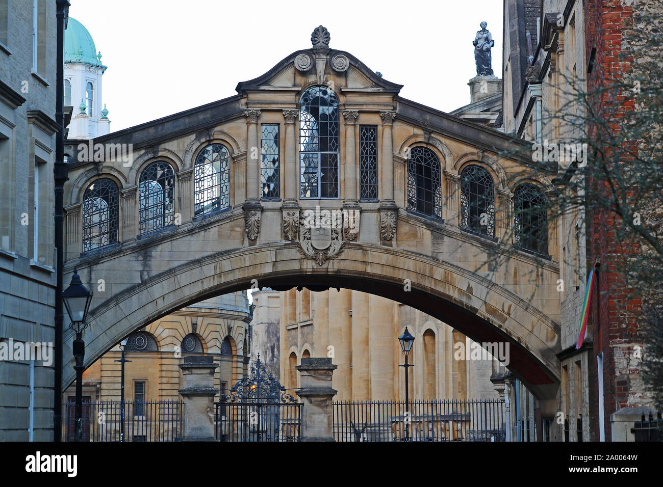 Hertford college bridge in Oxford England connecting 2 college buildings also called the Bridge of Sighs like in Venice but it's more like the Rialto Stock Photo