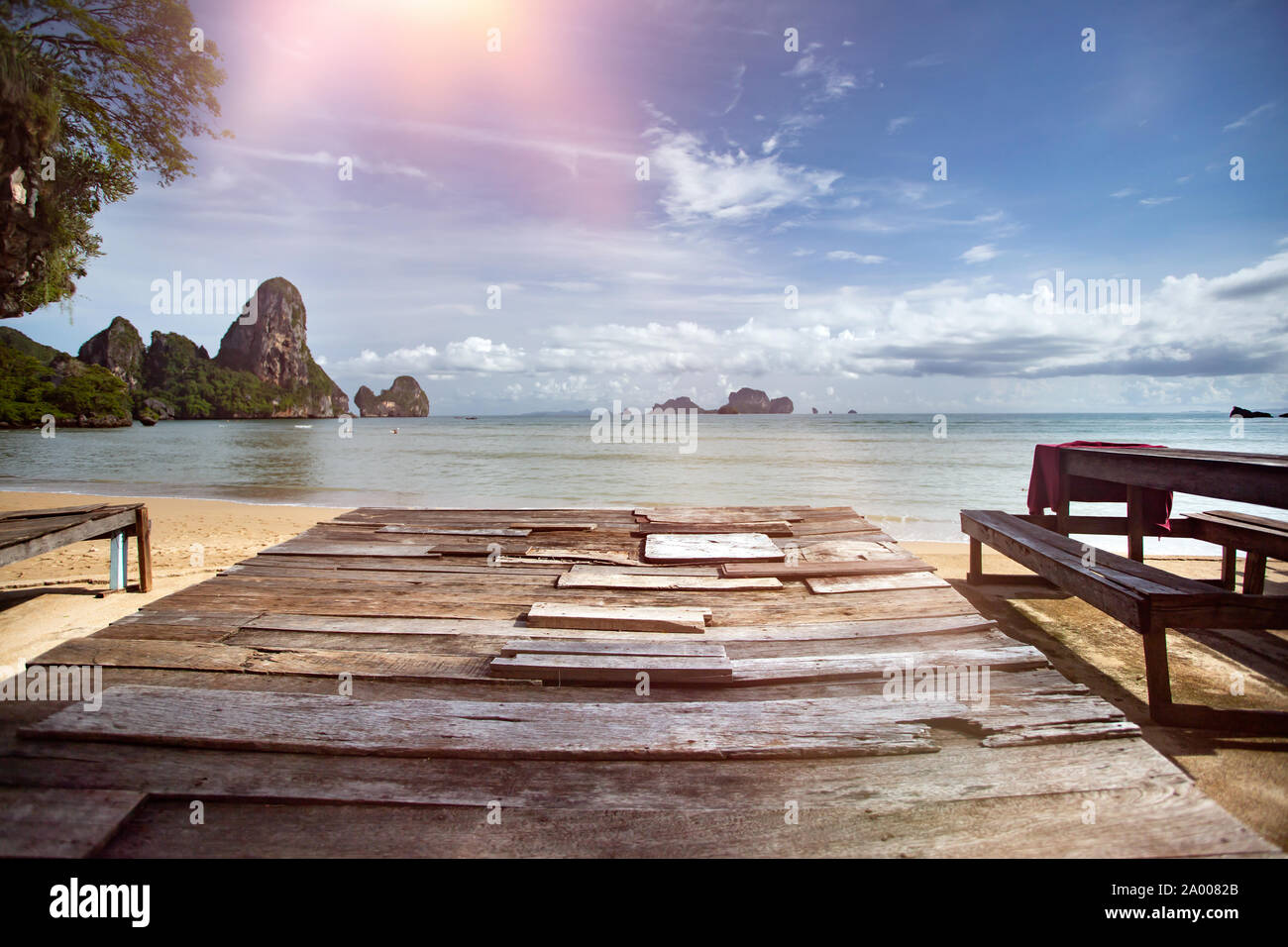 Empty wooden planks tropical beach hi-res stock photography and images ...
