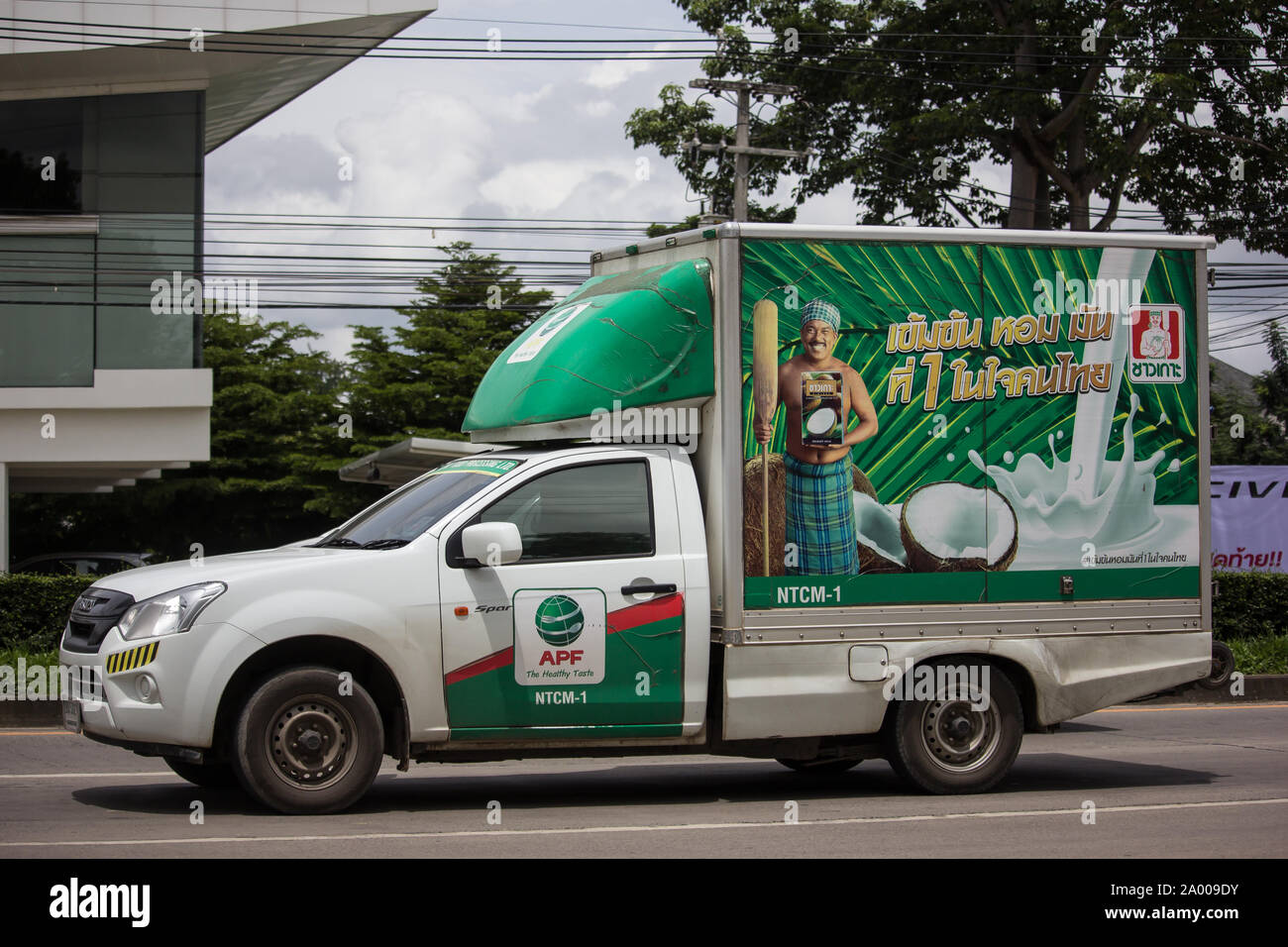 Refrigerated truck from food hi-res stock photography and images - Alamy