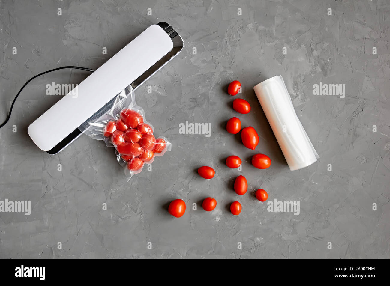 Plastic sealing machine. Vacuum packaging of fresh tomatoes Stock Photo Alamy
