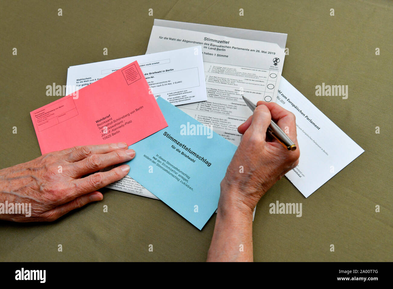Briefwahlunterlagen mit Stimmzettel, fuer die Wahl zum 9. Europaeischen Parlament am 26. Mai 2019 Stock Photo