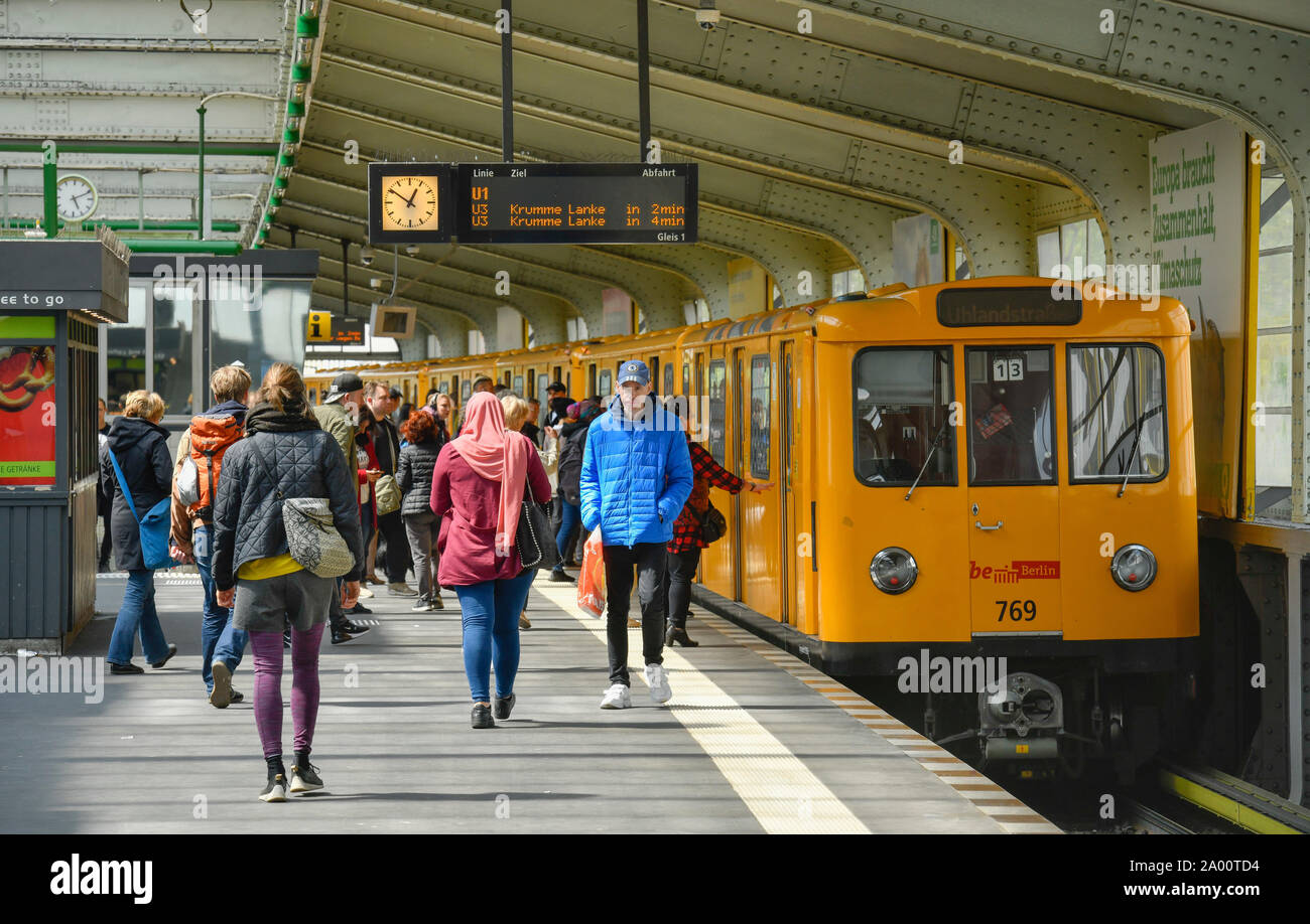 U-Bahnhof, Kottbusser Tor, Kreuzberg, Berlin, Deutschland Stock Photo