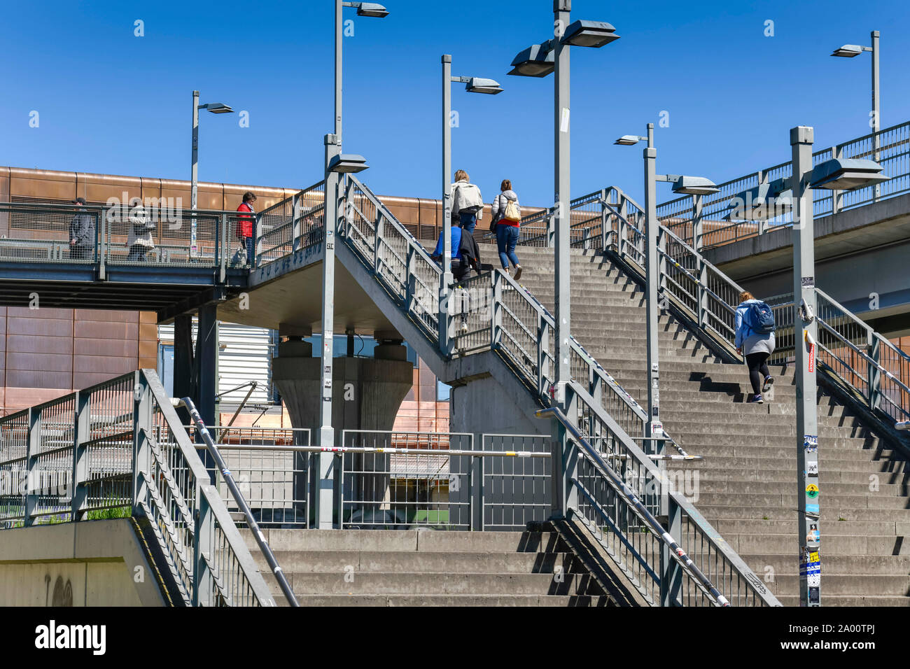 Treppen, Bahnhof Warschauer Strasse, Friedrichshain, Berlin, Deutschland Stock Photo