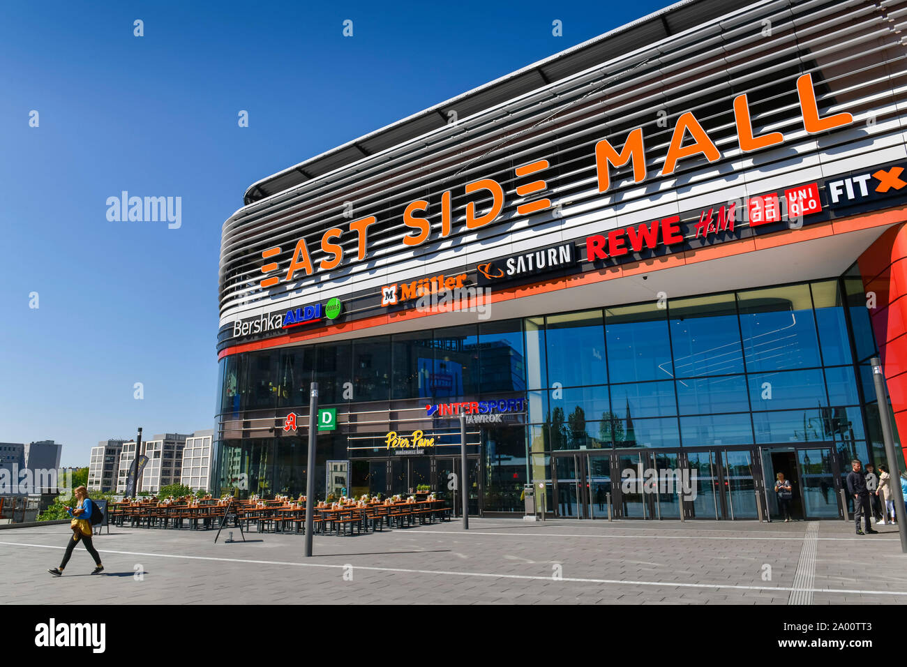 East Side Mall, Tamara-Danz-Strasse, Friedrichshain, Berlin, Deutschland  Stock Photo - Alamy