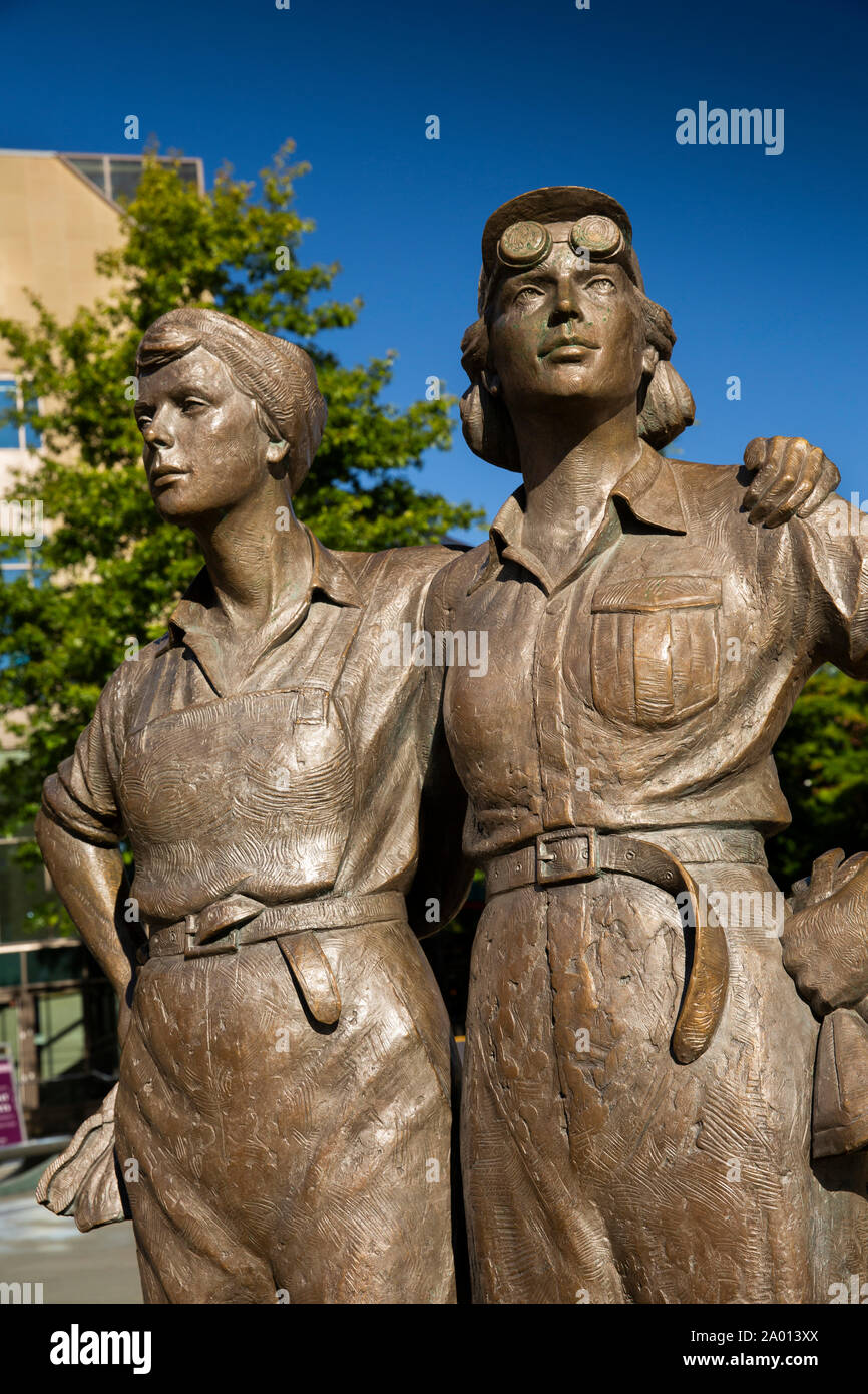 UK, Yorkshire, Sheffield, Barker’s Pool, Women of Steel, War Memorial, 2016 sculpture by Martin Jennings, celebrating women working in wartime industr Stock Photo