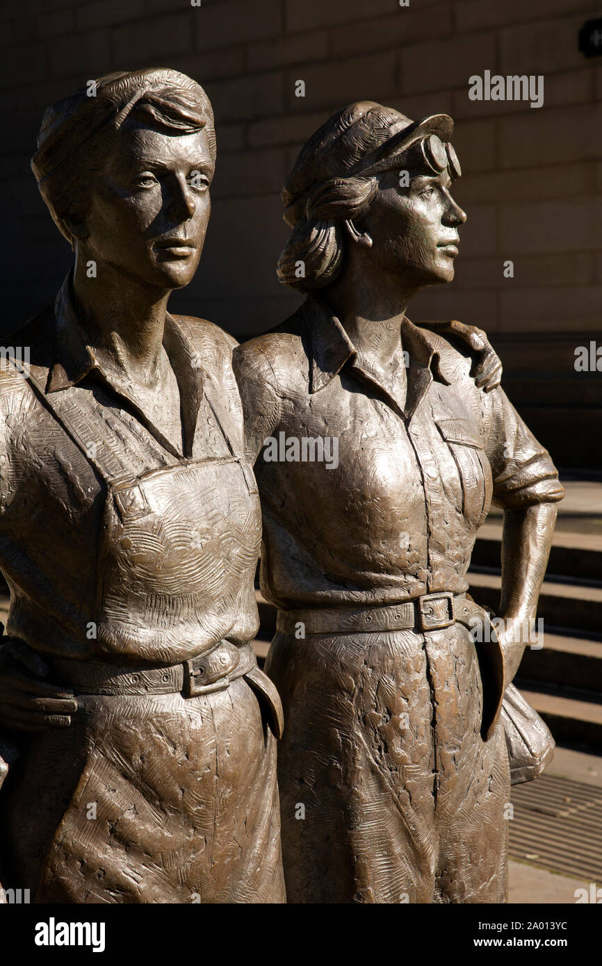 UK, Yorkshire, Sheffield, Barker’s Pool, Women of Steel, War Memorial, 2016 sculpture by Martin Jennings, celebrating women working in wartime industr Stock Photo