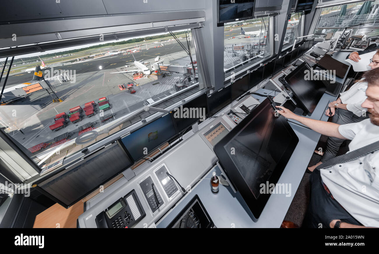 Remote Apron Airport ground solutions hi-res stock photography and images - Alamy