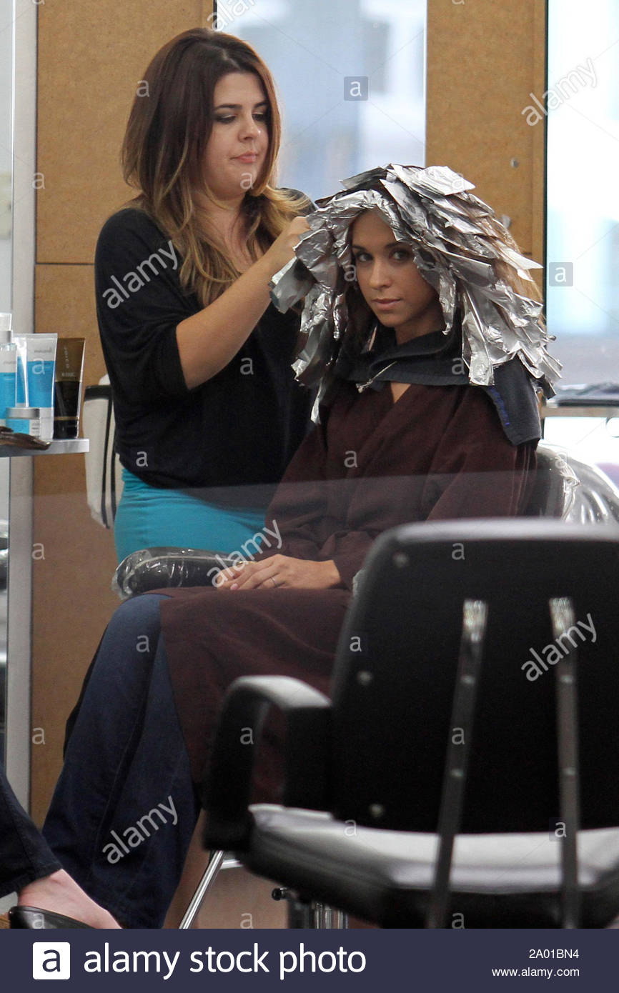Beverly Hills Ca Actress Lacey Chabert Arrives At A Hair Salon