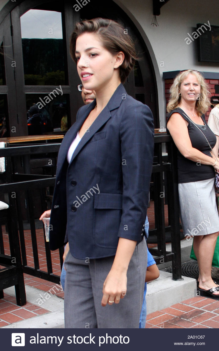 San Diego Ca Actress Olivia Thirlby Makes Her Way To The Hard