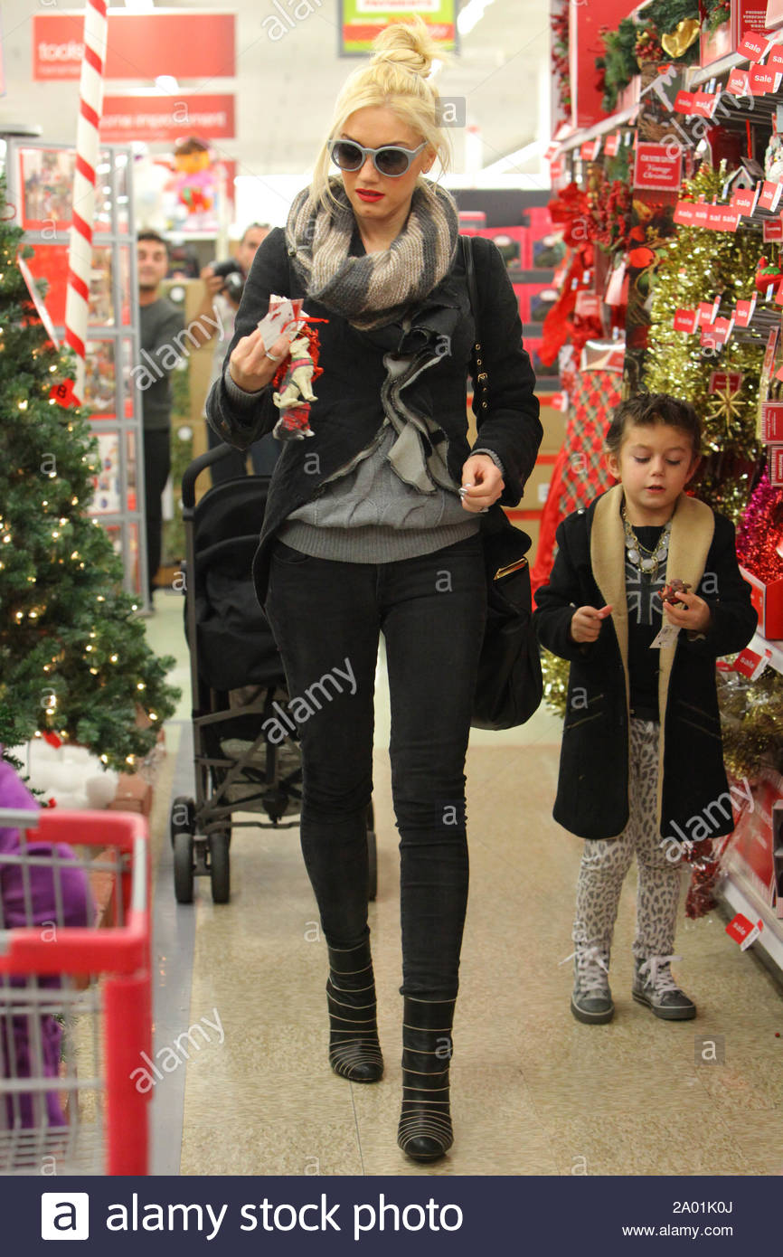 Studio City Ca Gwen Stefani And Her Two Little Helpers