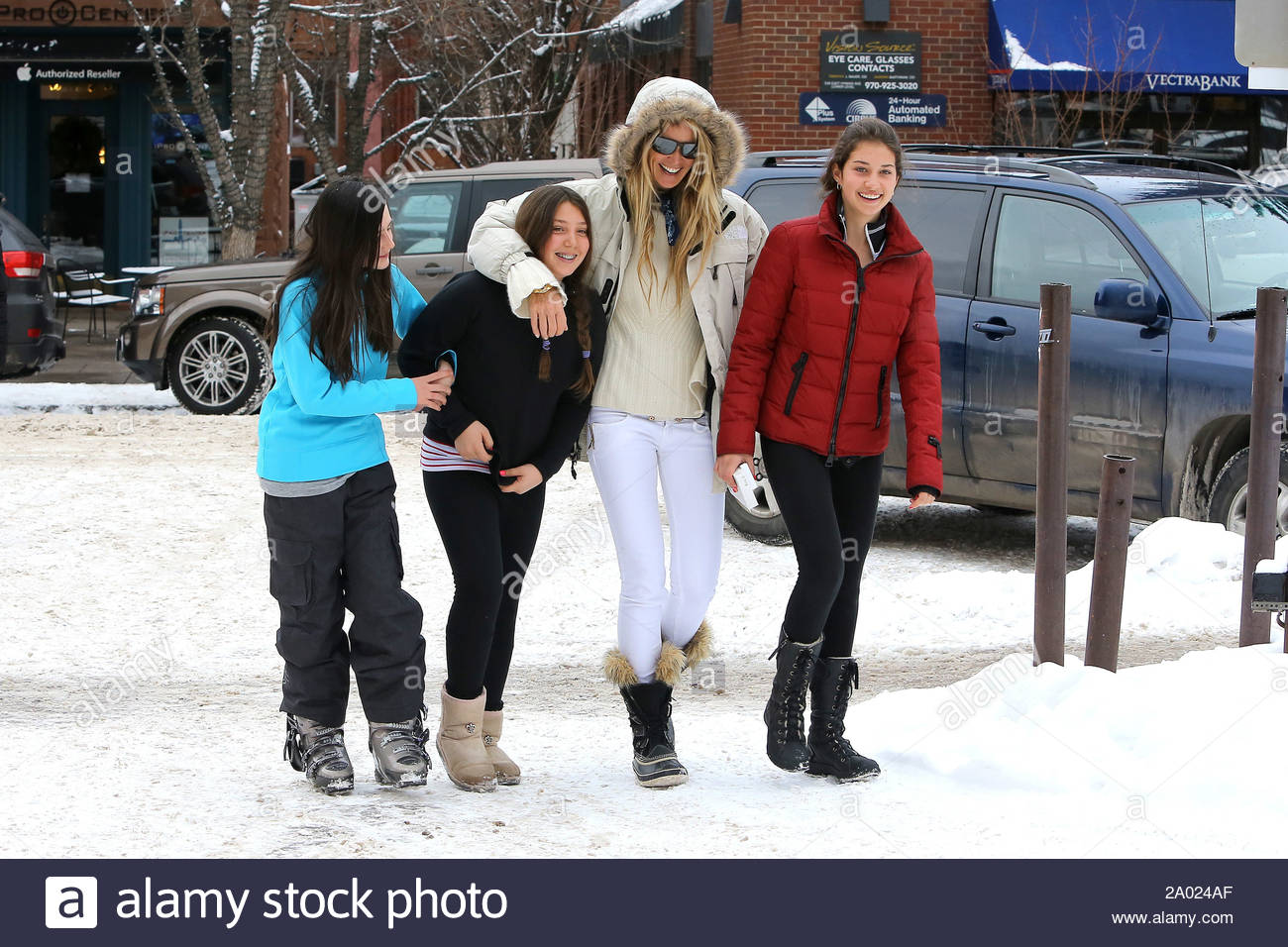 Aspen, CO - Australian model and business women Elle Macpherson steps out  in Aspen with friends after spending Christmas in her home country of  Australia. Elle made a stop at the iPro