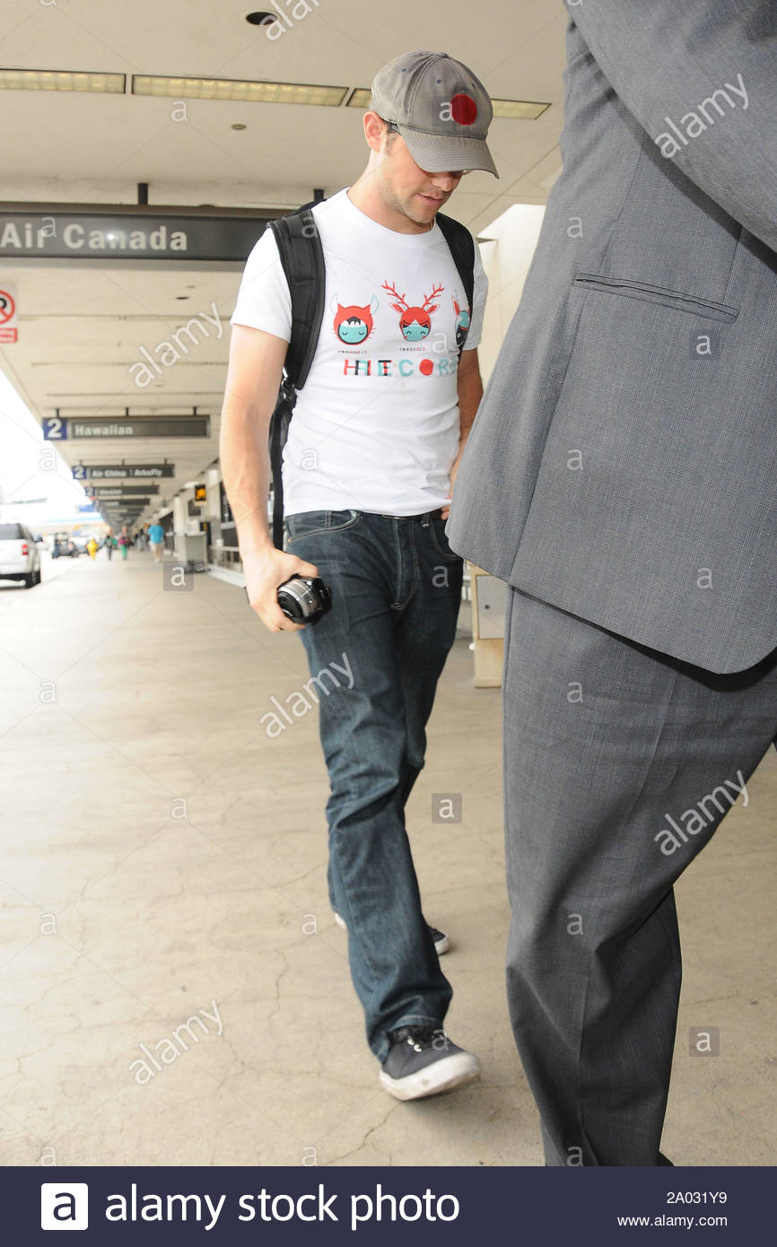 Los Angeles Ca Actor Joseph Gordon Levitt Arrives At Lax To