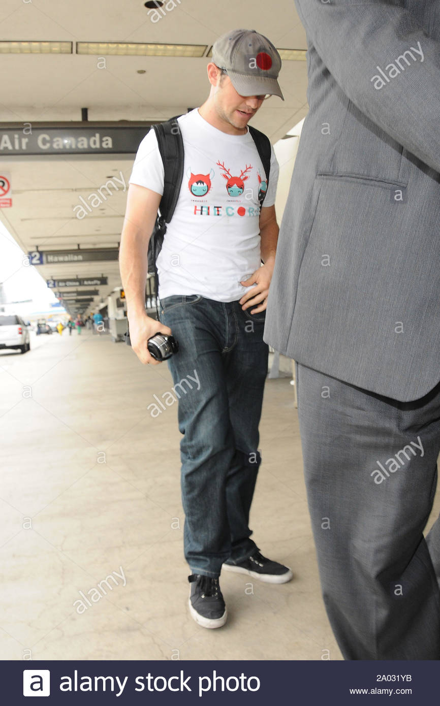 Los Angeles Ca Actor Joseph Gordon Levitt Arrives At Lax To
