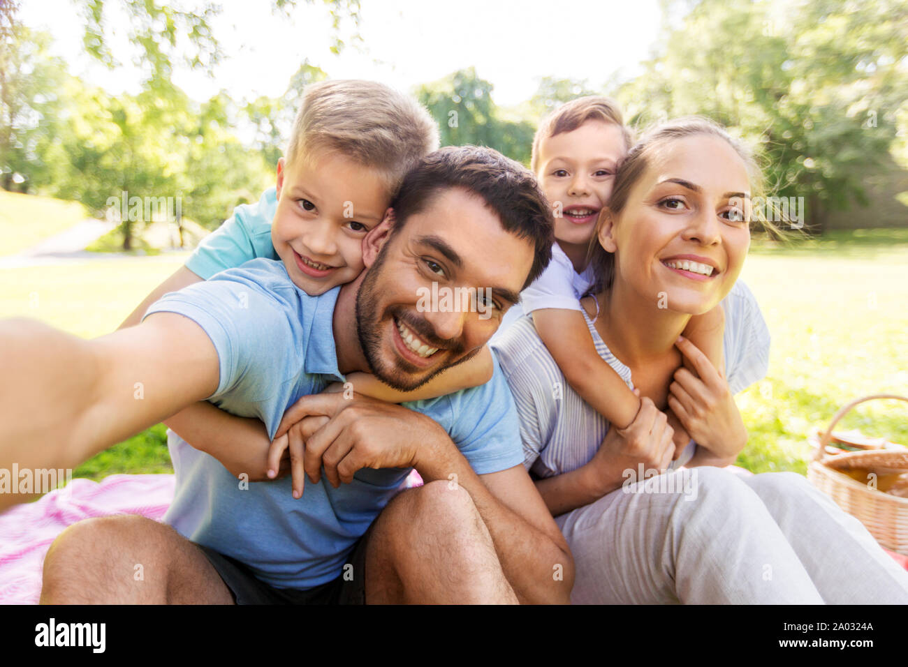 Family picnic basket park boy hi-res stock photography and images - Alamy