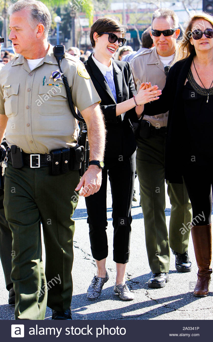 Los Angeles Ca Anne Hathaway Gets Escorted By Los Angeles