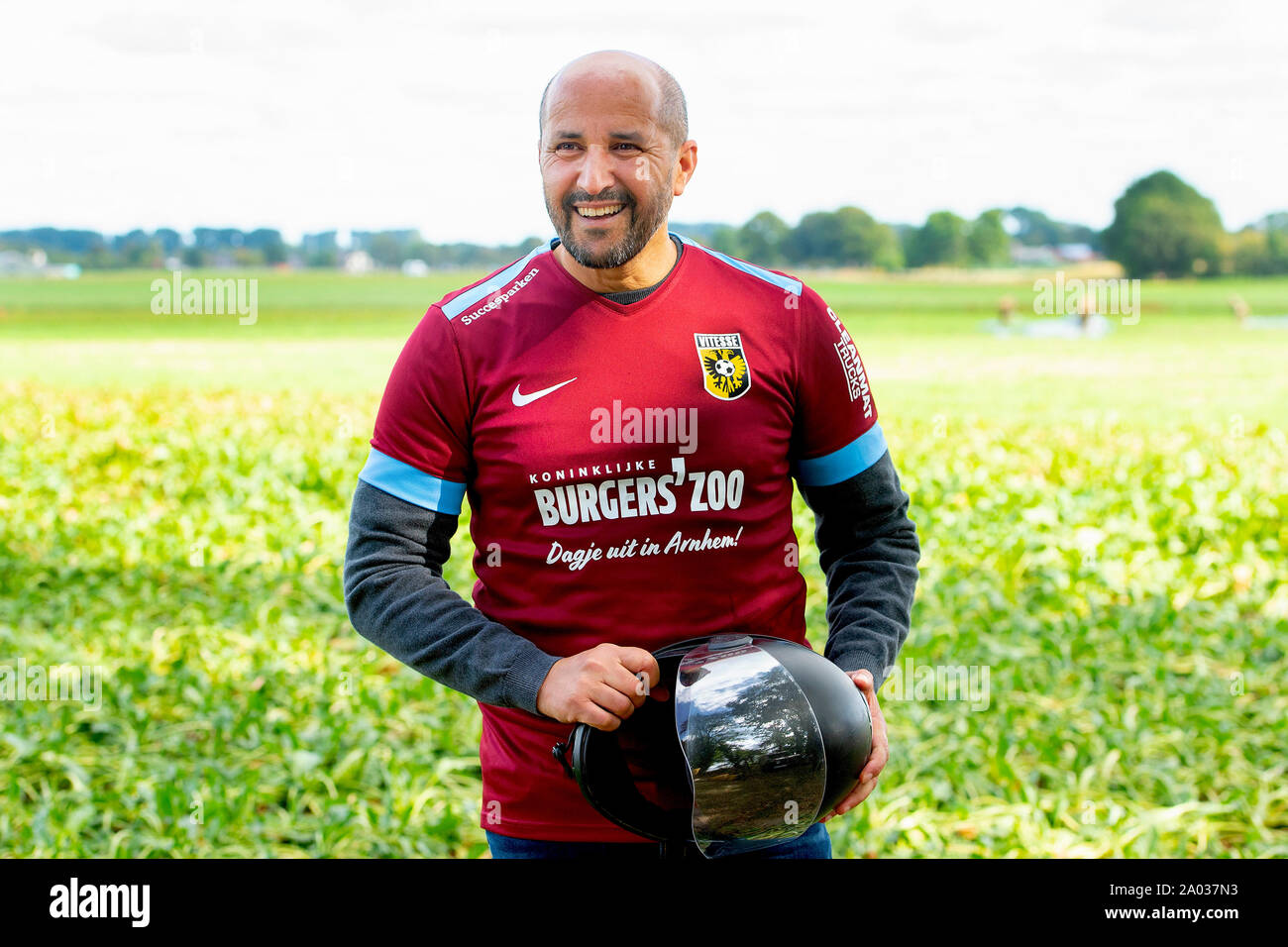 Groesbeek, Nederland. 19th Sep, 2019. GROESBEEK 19-09-2019, dutchnews, mayor of Arnhem Ahmed Marcouch after his parachute jump in Vitesse Airborne jersey as part of 75th Airborne remembrance Credit: Pro Shots/Alamy Live News Stock Photo