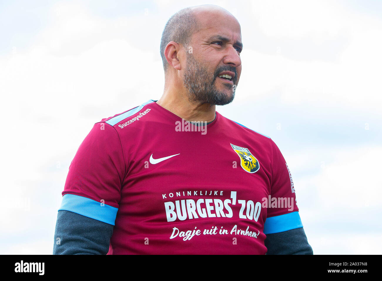 Groesbeek, Nederland. 19th Sep, 2019. GROESBEEK 19-09-2019, dutchnews, mayor of Arnhem Ahmed Marcouch after his parachute jump in Vitesse Airborne jersey as part of 75th Airborne remembrance Credit: Pro Shots/Alamy Live News Stock Photo
