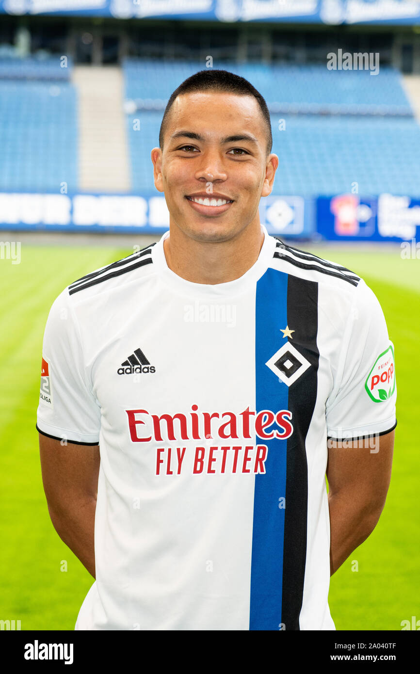 19 September 2019, Hamburg: Fußball 2. Bundesliga: Fototermin Hamburger SV  for the season 2019/20 in the Volksparkstadion: Player Bobby Wood. Photo:  Daniel Reinhardt/dpa - IMPORTANT NOTE: In accordance with the requirements  of