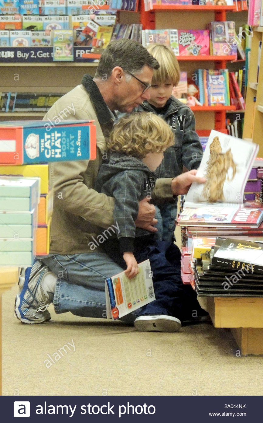 Calabasas Ca Denise Richards Dad Irv Richards Takes Brooke