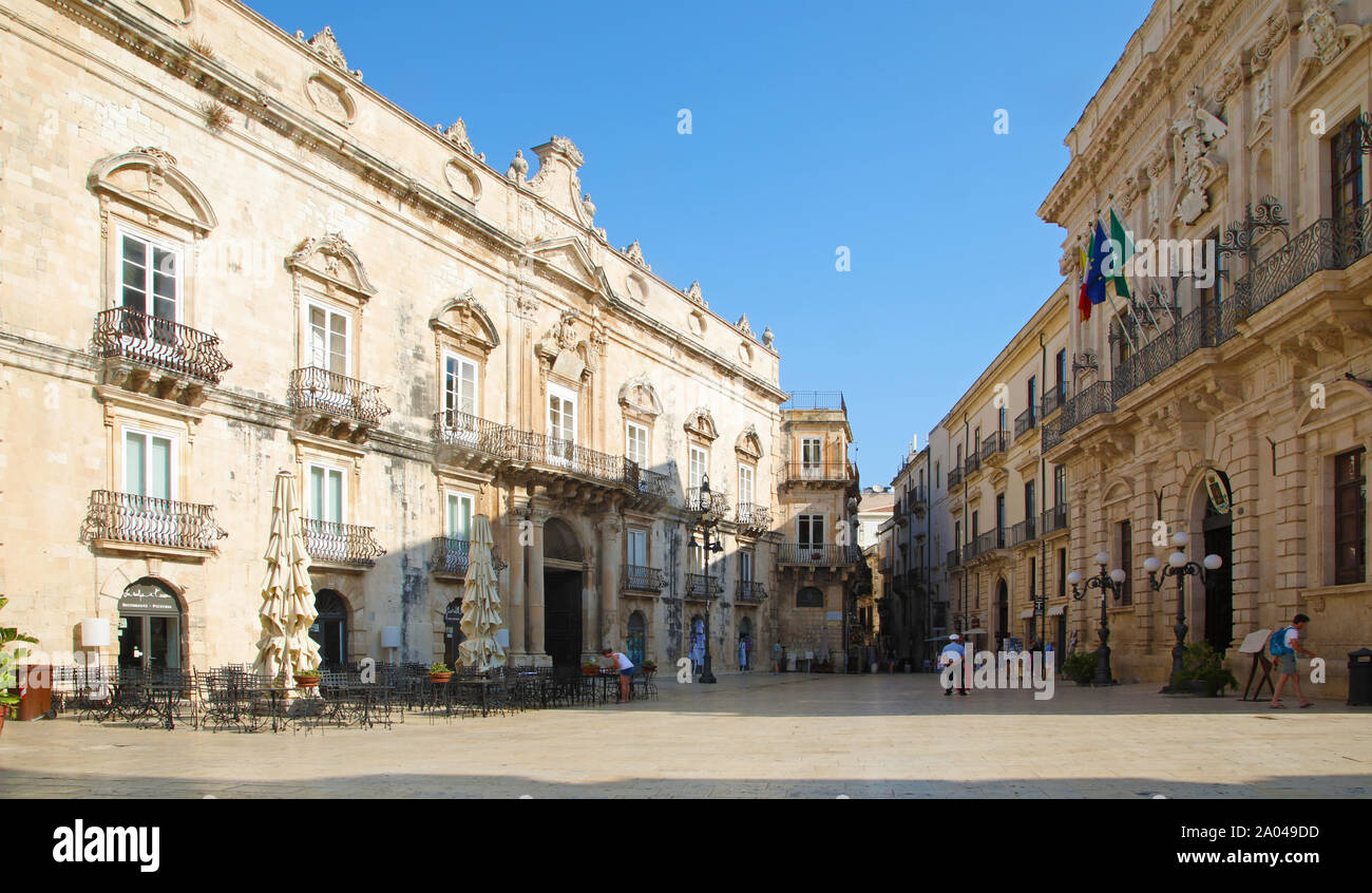 Ancient buildings in Piazza del Duomo in Syracuse, Sicily Stock Photo