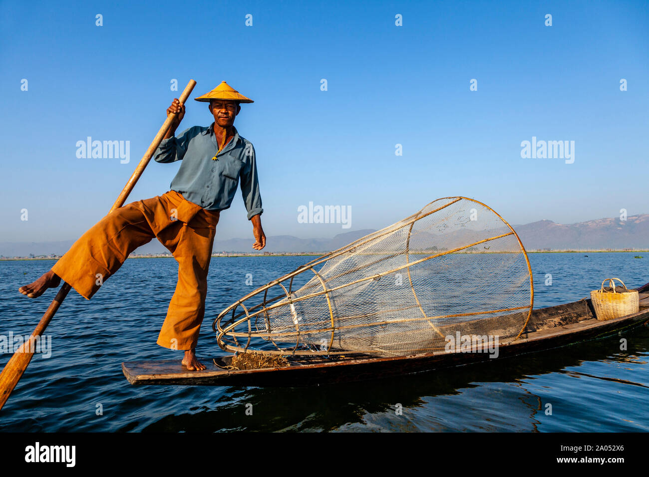 Leg Rowing Fisherman, Lake Inle, Shan State, Myanmar Stock Photo Alamy