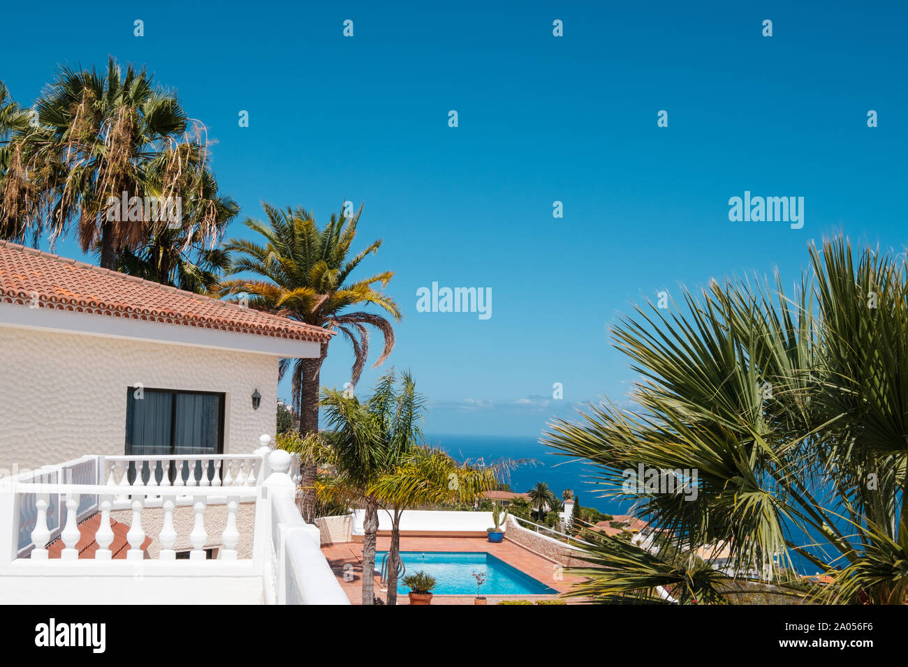 Villa palm tree hi-res stock photography and images - Alamy