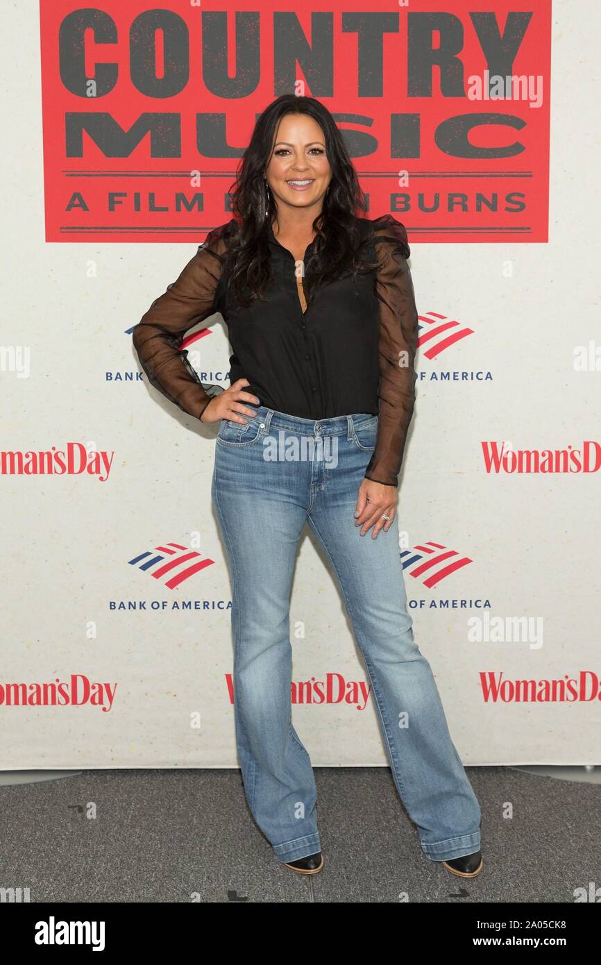 New York, NY, USA. 19th Sep, 2019. Sara Evans at arrivals for Women And Country Music Screening of COUNTRY MUSIC: A FILM BY KEN BURNS, Bank of America Tower, New York, NY September 19, 2019. Credit: Jason Smith/Everett Collection/Alamy Live News Stock Photo