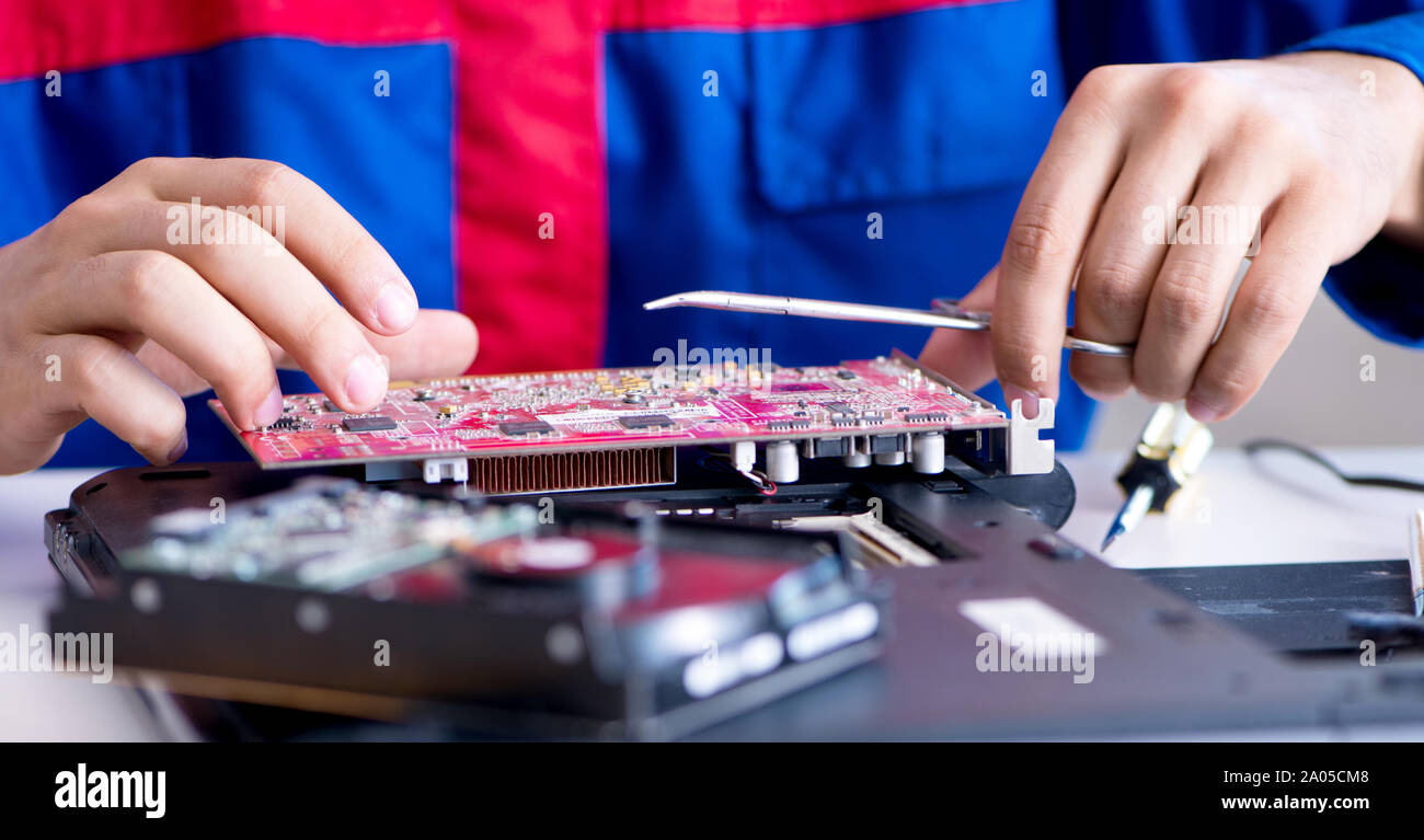 Repairman working in technical support fixing computer laptop troubleshooting Stock Photo Alamy