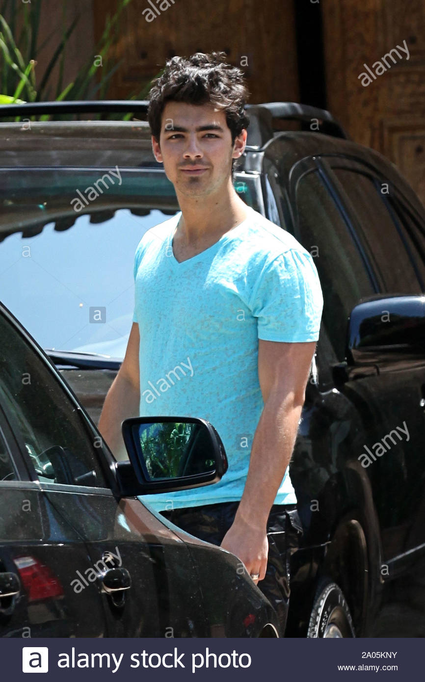 Toluca Lake Ca Demi Lovato Arrives At Boyfriend Joe Jonas S