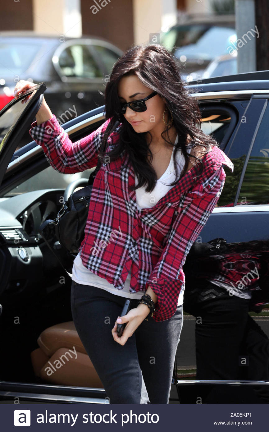 Toluca Lake Ca Demi Lovato Arrives At Boyfriend Joe Jonas S