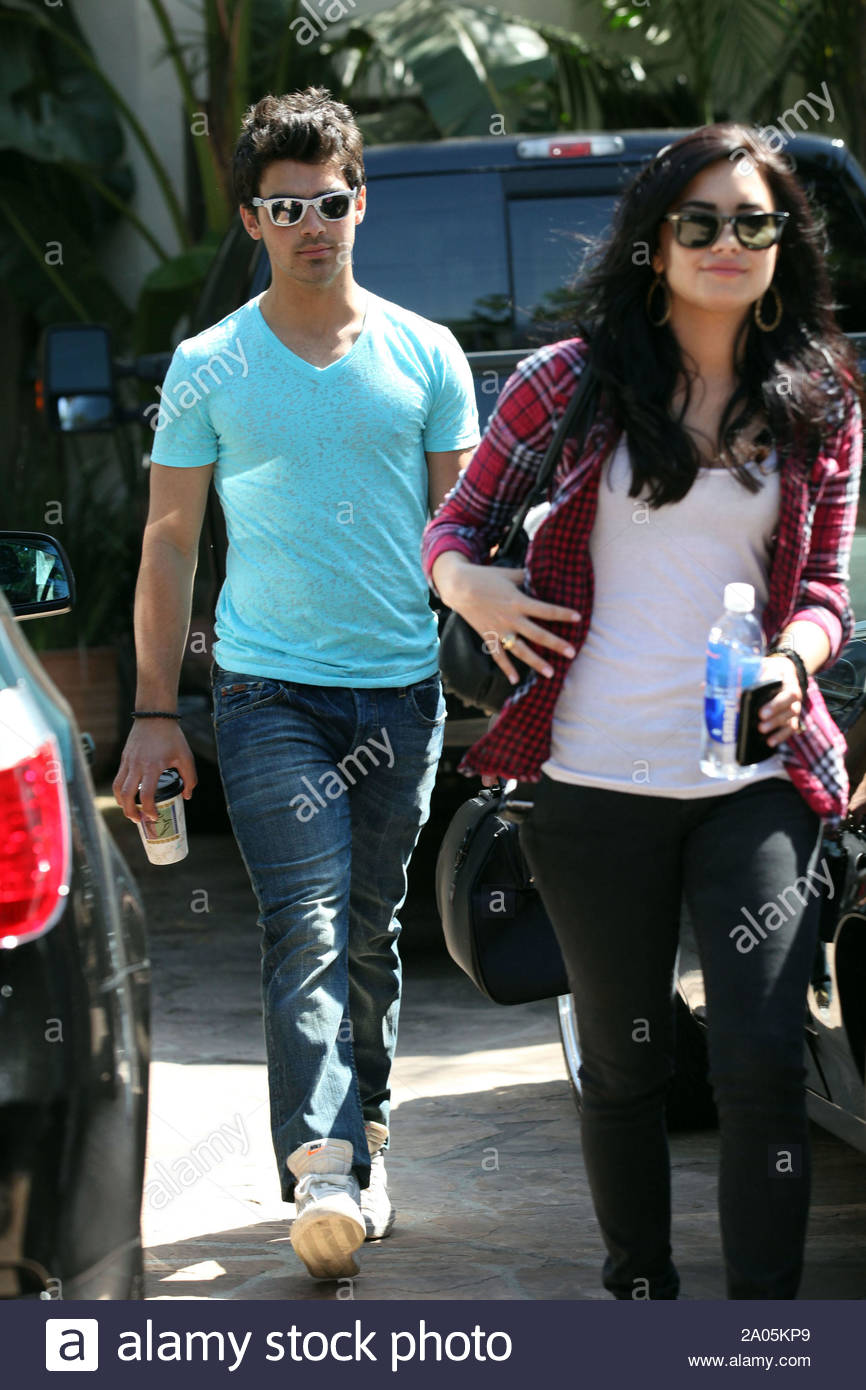 Toluca Lake Ca Demi Lovato Arrives At Boyfriend Joe Jonas S
