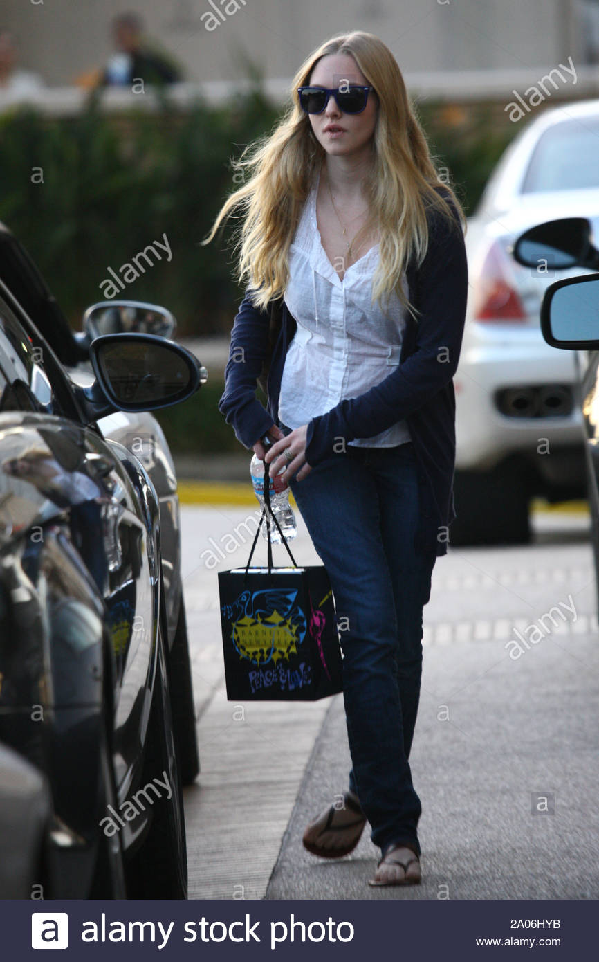 Amanda Seyfried Best Know For The Film Mama Mia Leaves Barneys