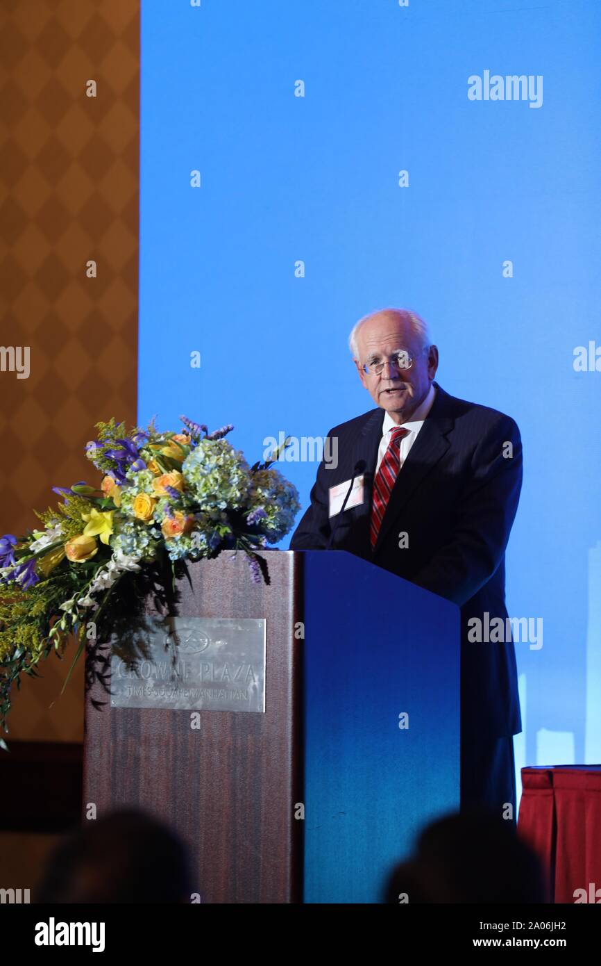 New York, USA. 18th Sep, 2019. Timothy Regan, a senior vice president of Corning, delivers a speech at the forum in New York, the United States, Sept. 18, 2019. Central China's Hubei Province and some American companies signed over a dozen business agreements here on Wednesday, exploring new opportunities to further cooperation. A delegation from Hubei held a trade and economic cooperation forum, which was attended by more than 300 guests and business representatives from across the United States. Credit: Zhang Mocheng/Xinhua/Alamy Live News Stock Photo
